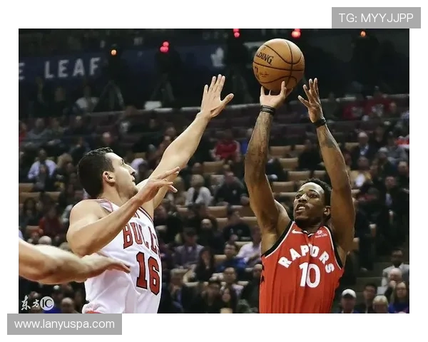 梅里尔三分火力全开13投7中砍22分空砍数据难救主表现抢眼